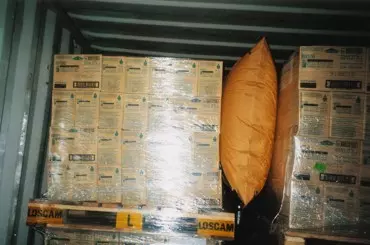 Cargo Protector párnazsák alkalmazása konténerben Cargo Protector párnazsák alkalmazása konténerben