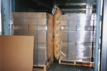 emelt magasságú raklapok kitámasztása Flex párnazsák segítségével emelt magasságú raklapok kitámasztása Flex párnazsák segítségével